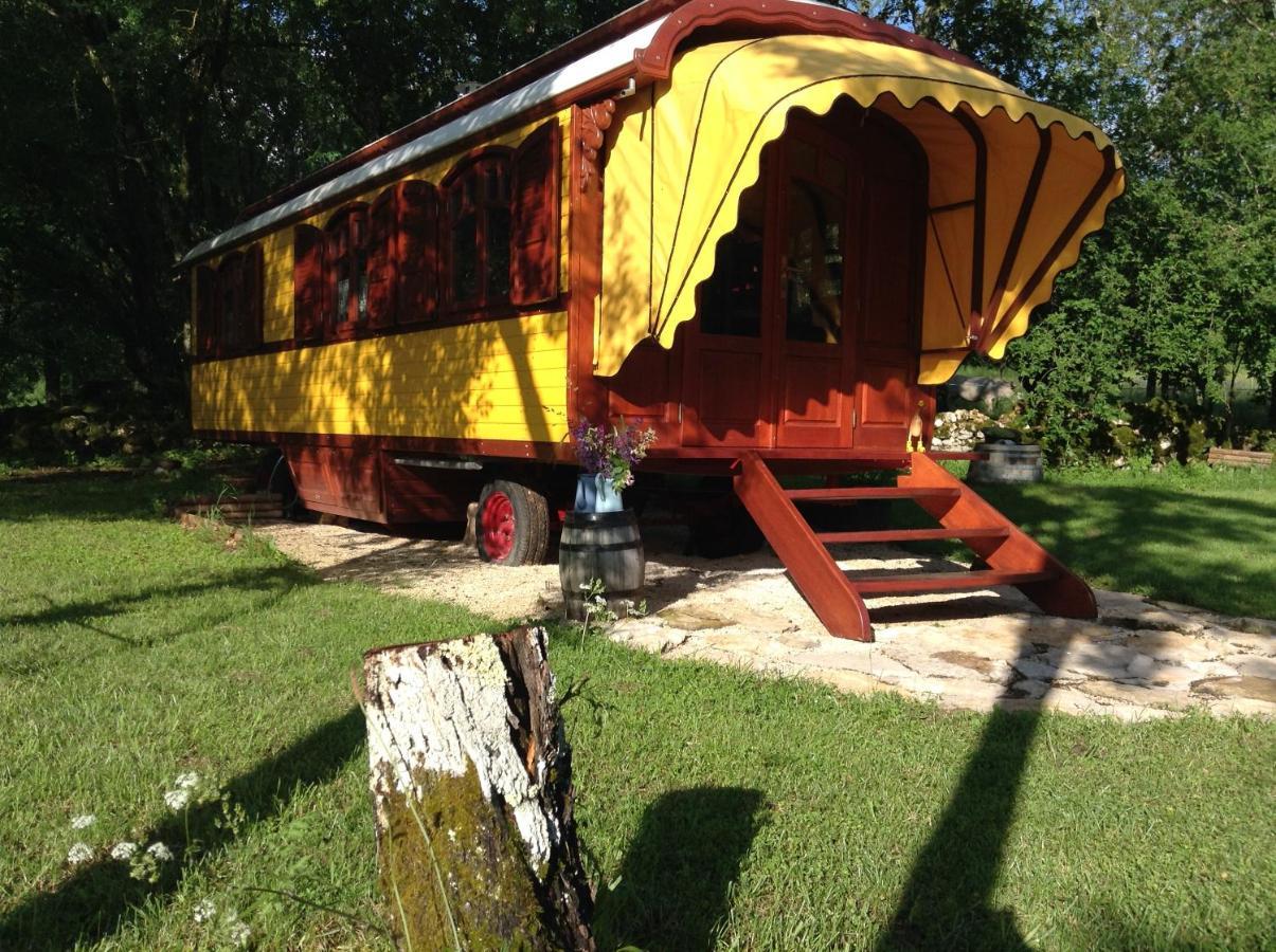 Les Roulottes Du Lot Bed & Breakfast Gramat Eksteriør bilde