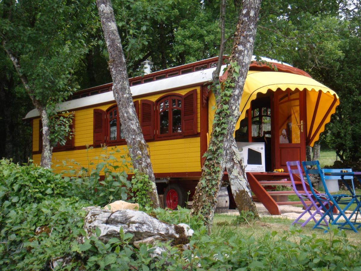 Les Roulottes Du Lot Bed & Breakfast Gramat Eksteriør bilde